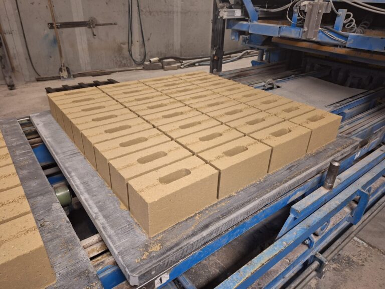 ffb7c9f2-cd62-40f4-ad37-d2017a8959e4